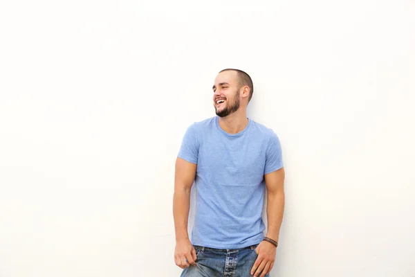 Joven con camisa azul riendo — Foto de Stock