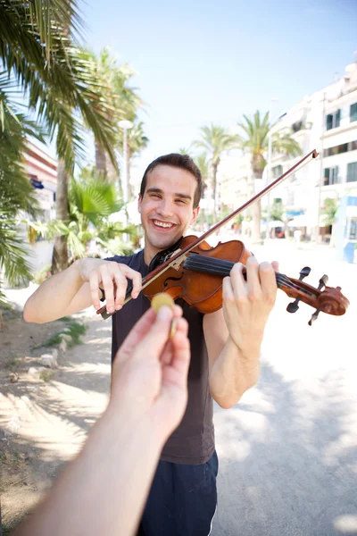 Busker playing violin outside for money — Stock Photo, Image