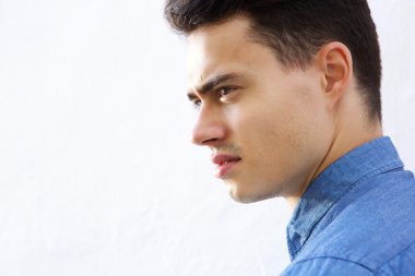 Modern yakışıklı genç 