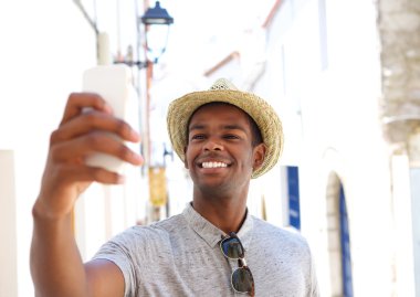 güler selfie
