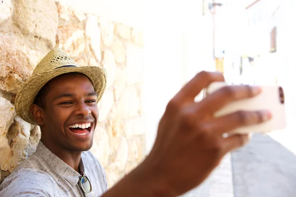 Ευτυχισμένος άνθρωπος selfie — Φωτογραφία Αρχείου