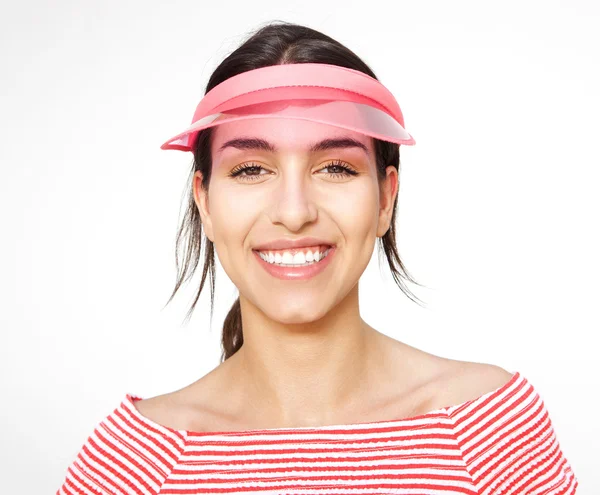 Mujer joven sonriente con gorra — Foto de Stock