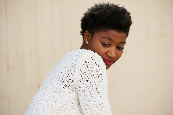 Mujer afroamericana pensativa — Foto de Stock