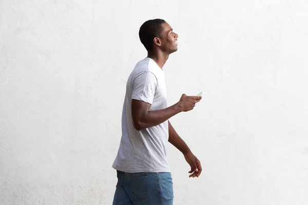 Cool black guy walking with cell phone — Stock Photo, Image