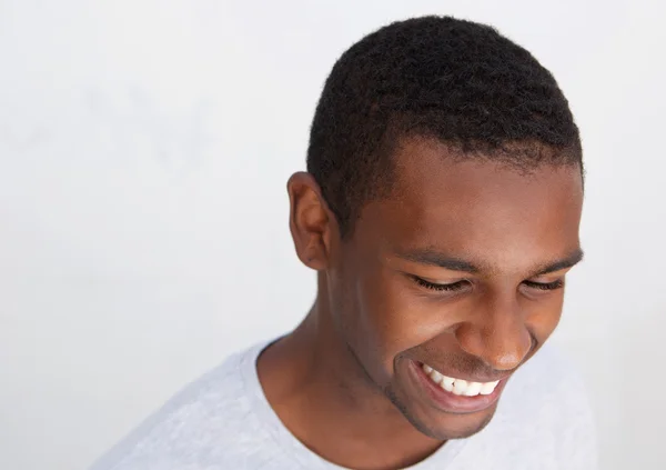 Närbild porträtt av en skrattande svart kille — Stockfoto