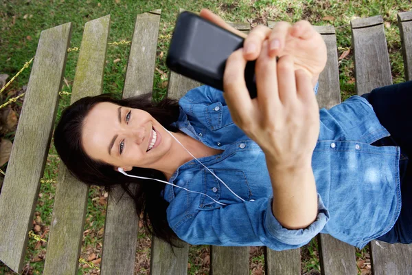 Vrouw genieten van het leven — Stockfoto