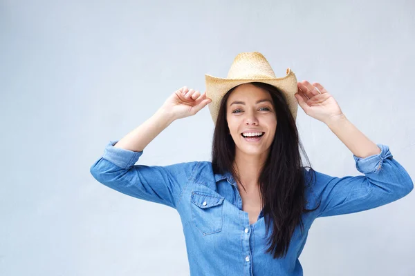 Mujer alegre riendo con sombrero de vaquero —  Fotos de Stock