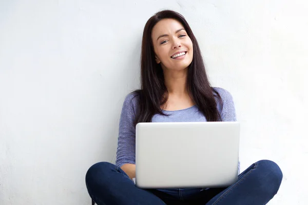 Vrouw genieten van het leven — Stockfoto