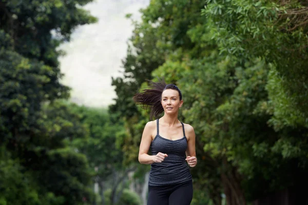 Running vrouw uitoefening van buiten — Stockfoto