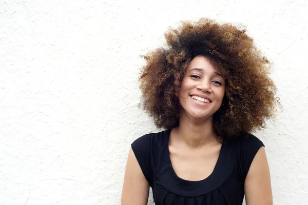 Mujer africana sonriente —  Fotos de Stock