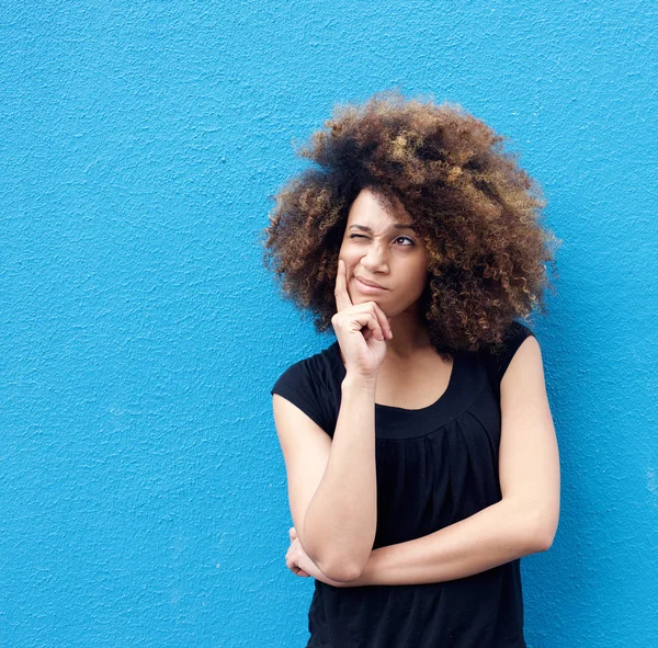 Joven afro mujer pensando —  Fotos de Stock