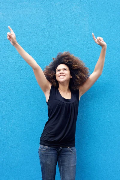 Retrato de joven mujer alegre —  Fotos de Stock