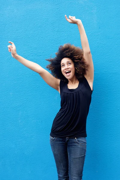 Joven mujer sonriendo — Foto de Stock