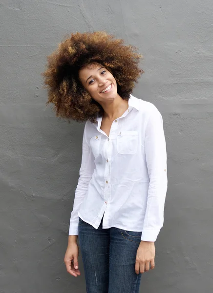 Sorrindo jovem mulher — Fotografia de Stock