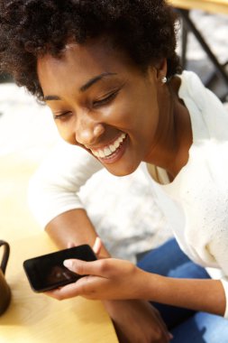 neşeli Afrikalı kadın