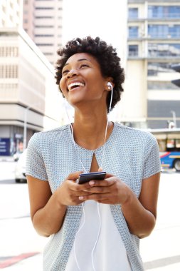 Güzel genç Afrikalı kadın.