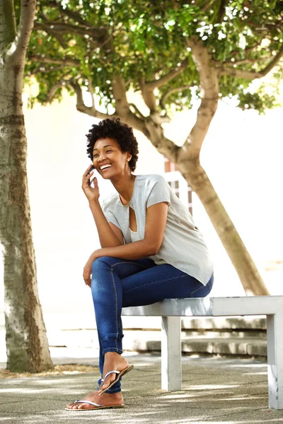 Mulher africana sorridente — Fotografia de Stock