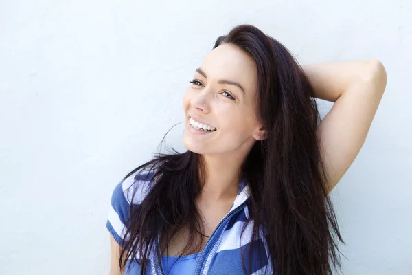 Mujer atractiva sonriendo — Foto de Stock