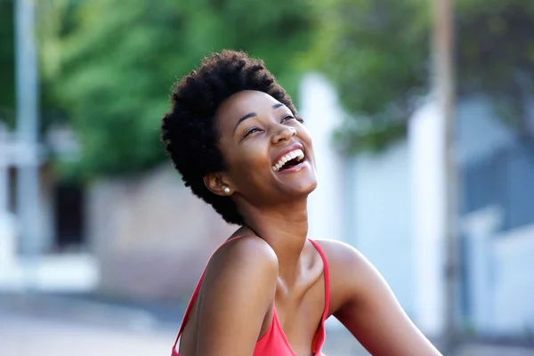 Young african woman sitting outdoors — Stock Photo, Image