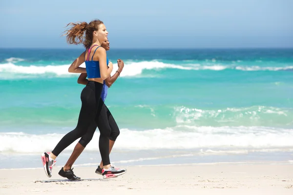 Two young sporty women — Stock Photo, Image