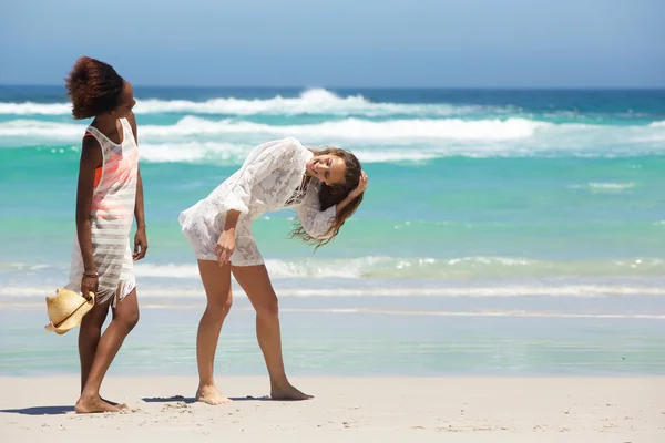 Happy friends laughing — Stock Photo, Image