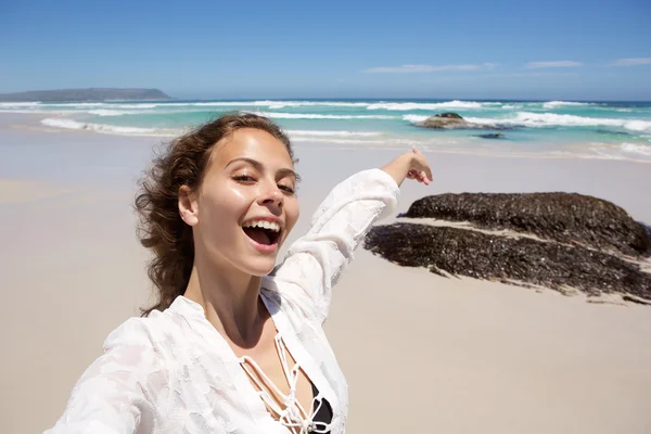 Mujer tomando selfie — Foto de Stock