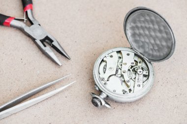 Onarım ve restorasyon saatı