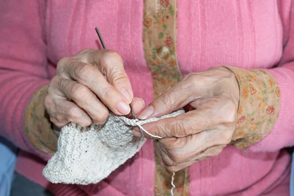 Detail Senior sewing — Stock Photo, Image