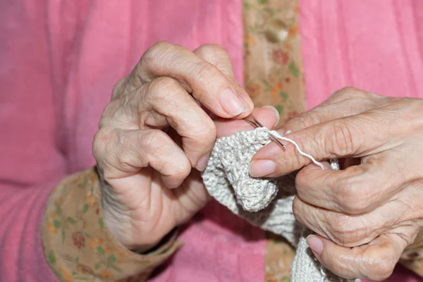 Detail Senior sewing — Stock Photo, Image