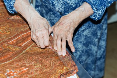 Bir yastık dokuma terzi