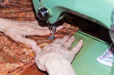 Bir yastık dokuma terzi