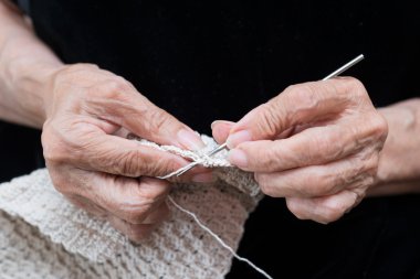 İplik örgü tığ işi