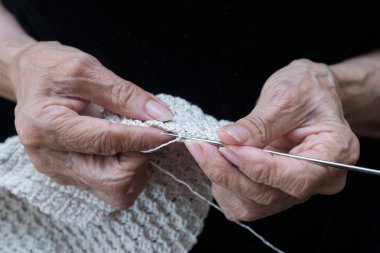 İplik örgü tığ işi