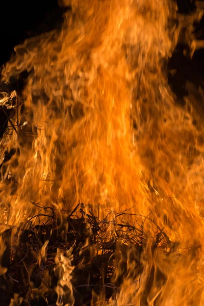 Огонь на горе — стоковое фото