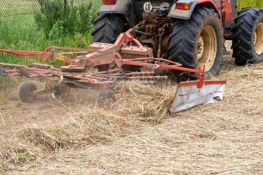 Çeşitli hasat safhalarında sürülen bir tarlanın genel görünümü