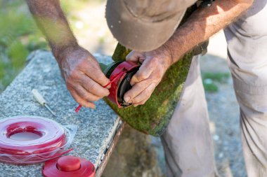 Fırça kesme makinesinin başındaki ipliğin değişiminin ayrıntıları