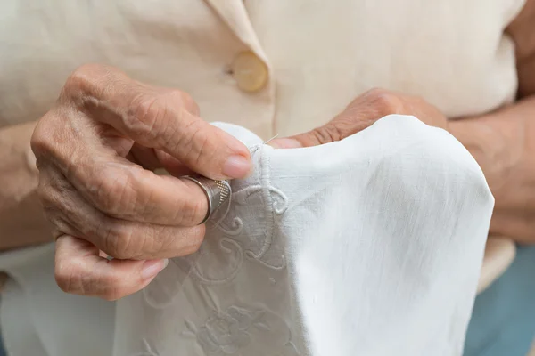 üst düzey kadın dikiş