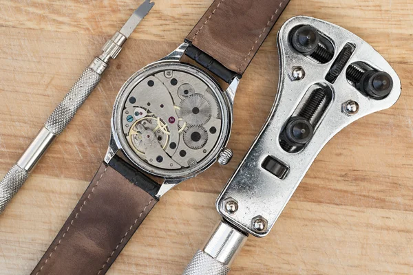 Reparatie van horloges — Stockfoto