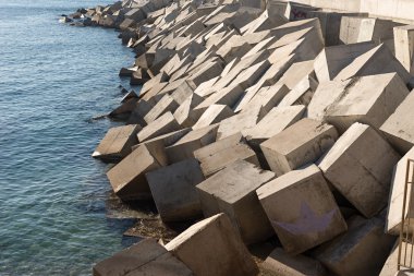 Dalgakıran çimento bloklar