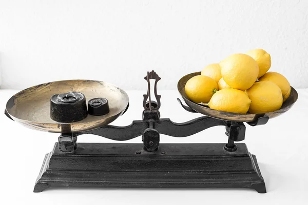 Old scales — Stock Photo, Image