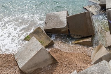 Dalgakıran küpleri