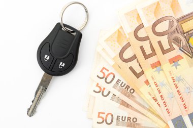 Araba anahtarı ve banknot