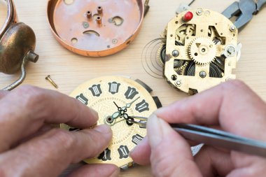 Onarım ve restorasyon saatı