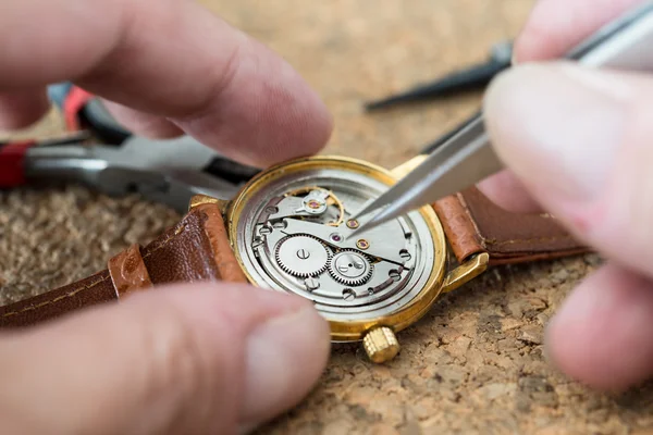 Reparation and restoration of watches — Stock Photo, Image