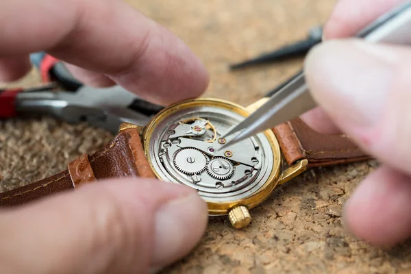 Reparatie en restauratie van horloges — Stockfoto