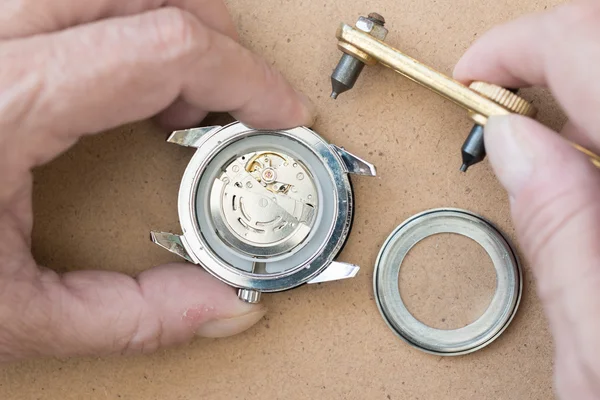 Reparatie en restauratie van horloges — Stockfoto