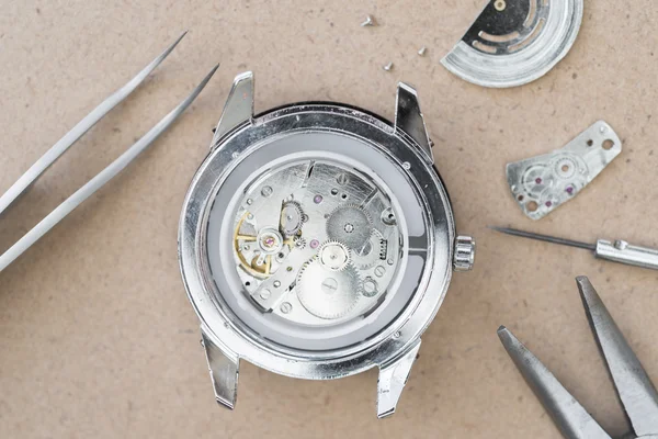 Reparatie en restauratie van horloges — Stockfoto