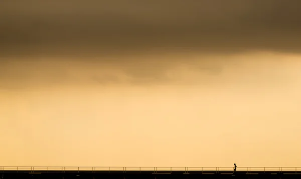 Joggen bij zonsondergang — Stockfoto