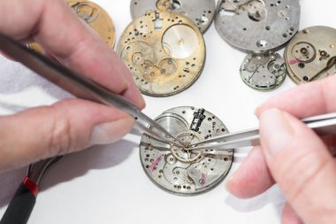 Onarım ve restorasyon saatı