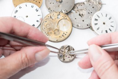 Onarım ve restorasyon saatı